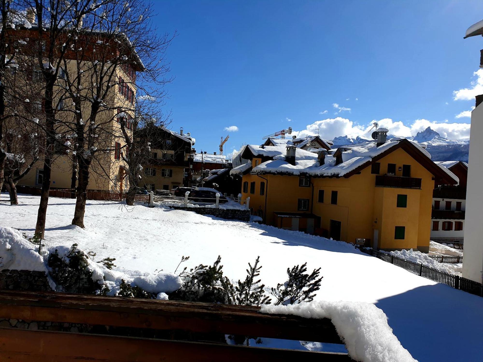 centralissimo appartamento indipendente, luminoso via del Castello Cortina dʼAmpezzo Esterno foto